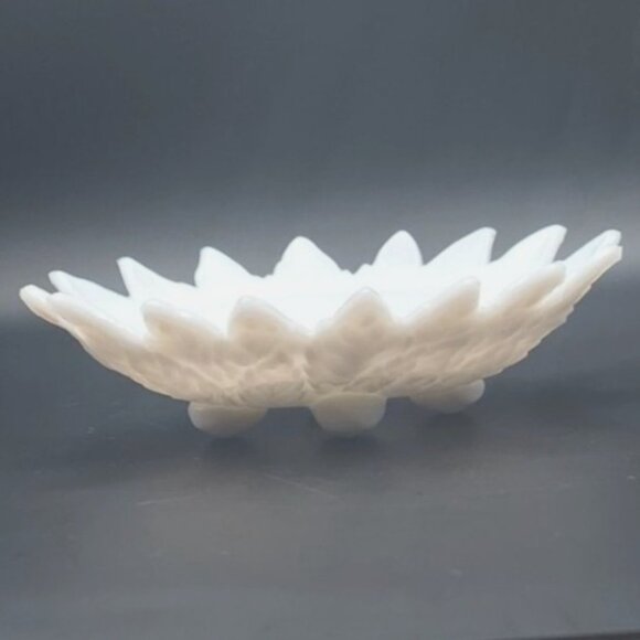 Vintage Westmoreland White Milk Glass Oval Footed Leaf Design Soap Dish MCM - Picture 1 of 6